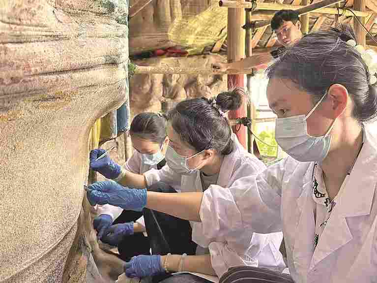 保护好那些散落乡野的千年石窟