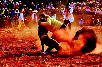云南石林世界地质公园：自然与人文景观交相辉映