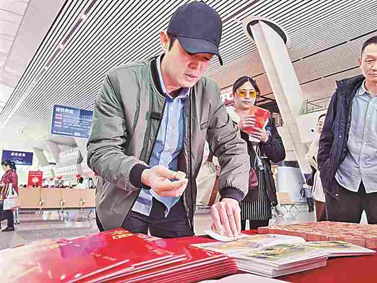 天涯共此时 欢庆中国年——海峡两岸同气连枝共贺新春 天涯共此时 欢庆中国年——海峡两岸同气连枝共贺新春