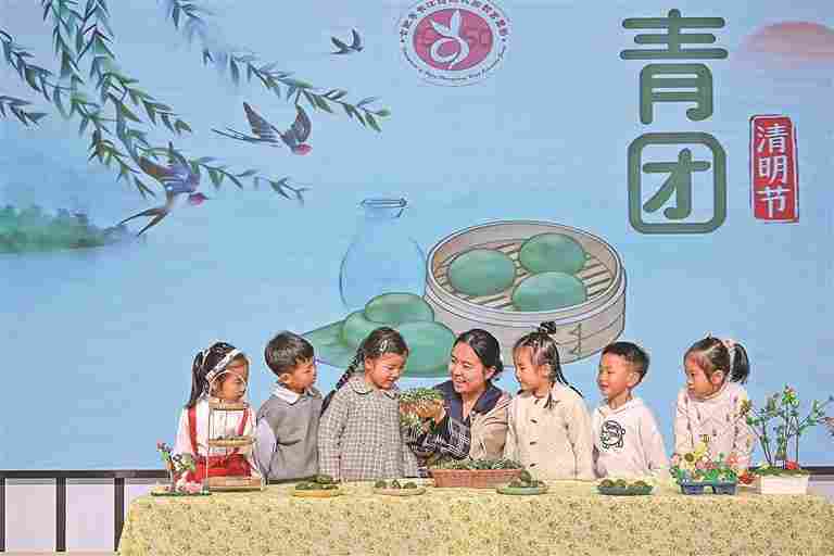 合肥幼童体验清明民俗，亲手制作青团传承文化